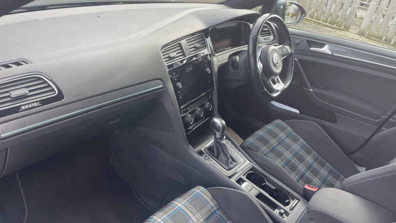 Volkswagen Golf 1.4 TSI GTE Advance 5dr DSG Hatchback